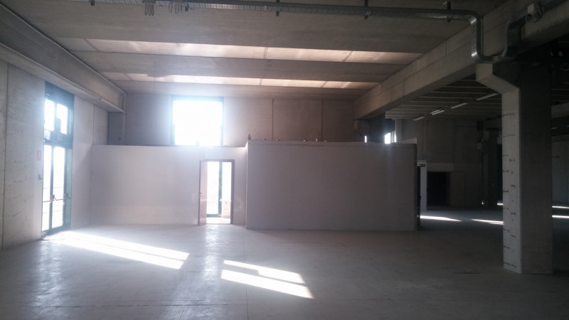 Immagine 2 di Magazzino in vendita  in STRADA DEI BOSCHI a Villasanta