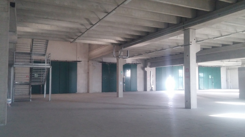 Immagine 10 di Magazzino in vendita  in STRADA DEI BOSCHI a Villasanta