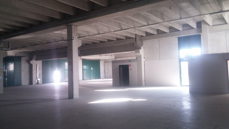 Immagine 11 di Magazzino in vendita  in STRADA DEI BOSCHI a Villasanta