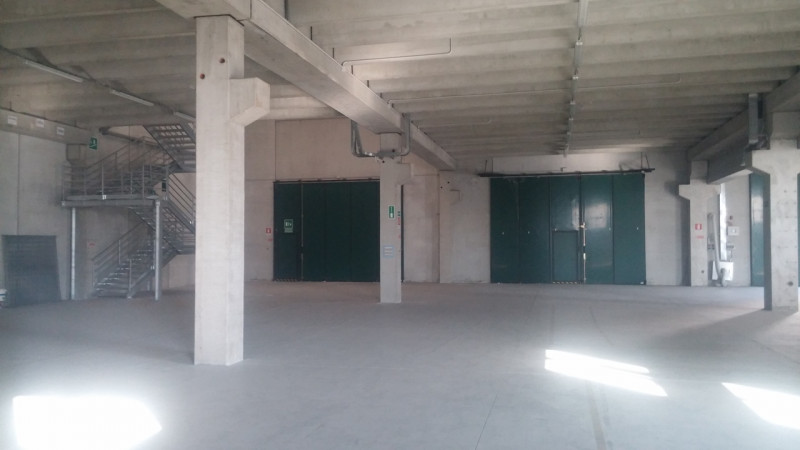 Immagine 13 di Magazzino in vendita  in STRADA DEI BOSCHI a Villasanta