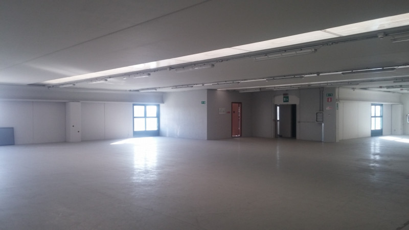 Immagine 24 di Magazzino in vendita  in STRADA DEI BOSCHI a Villasanta