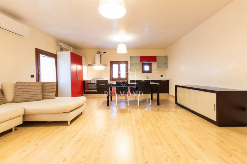 Immagine 1 di Appartamento in affitto  in Via Feltrina Centro a Montebelluna