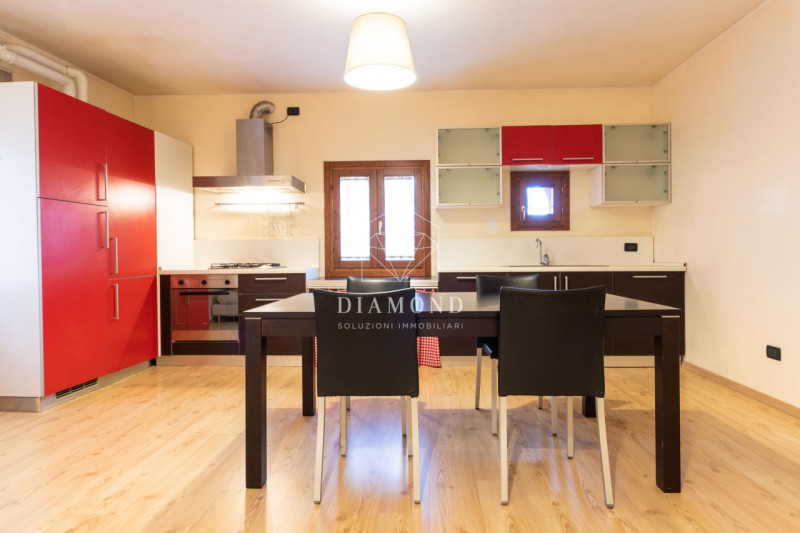 Immagine 5 di Appartamento in affitto  in Via Feltrina Centro a Montebelluna