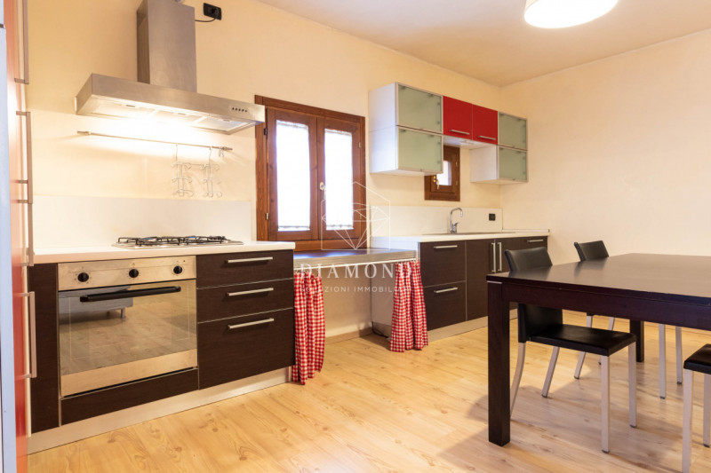 Immagine 6 di Appartamento in affitto  in Via Feltrina Centro a Montebelluna