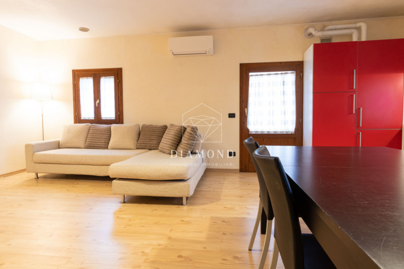 Immagine 10 di Appartamento in affitto  in Via Feltrina Centro a Montebelluna