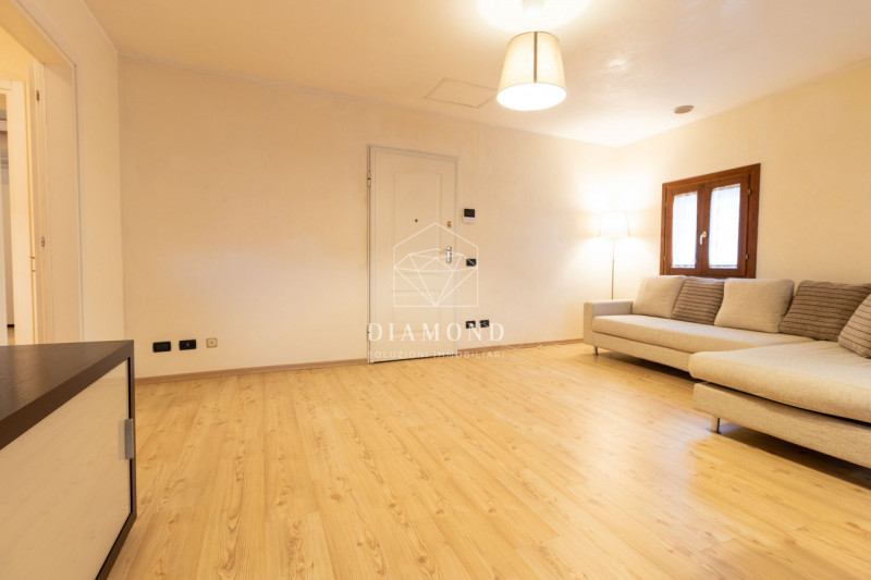 Immagine 11 di Appartamento in affitto  in Via Feltrina Centro a Montebelluna