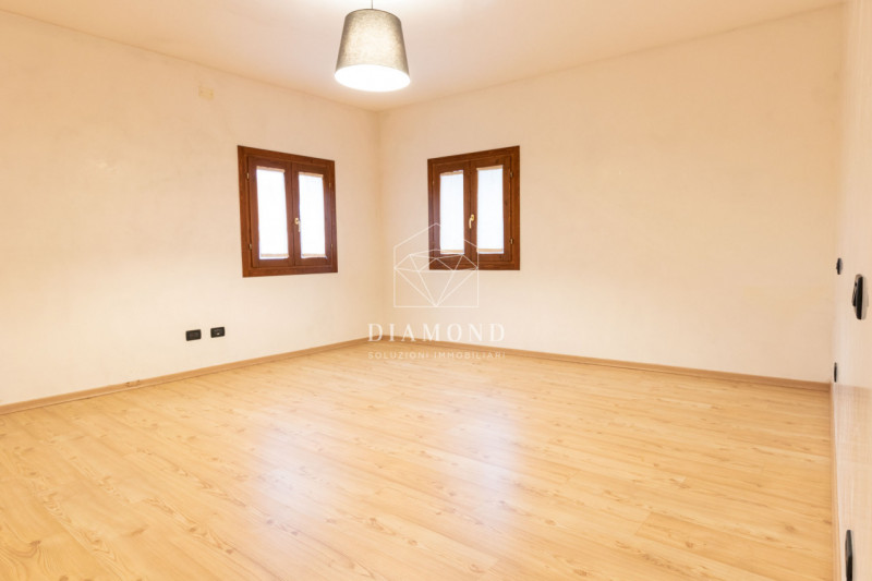 Immagine 23 di Appartamento in affitto  in Via Feltrina Centro a Montebelluna