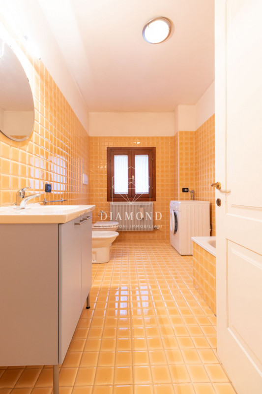 Immagine 27 di Appartamento in affitto  in Via Feltrina Centro a Montebelluna