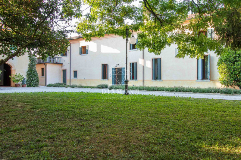 Immagine 30 di Appartamento in affitto  in Via Feltrina Centro a Montebelluna