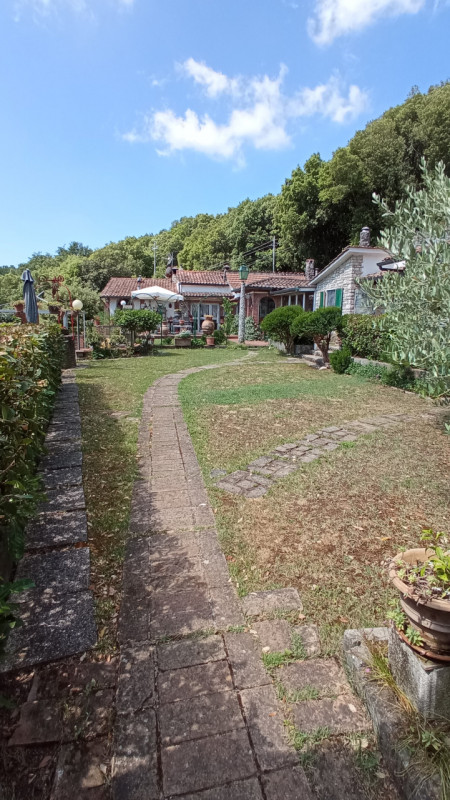 Immagine 3 di Villa in vendita  in via del frate cercatore a Perugia