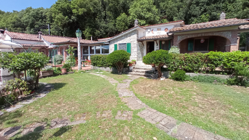 Immagine 8 di Villa in vendita  in via del frate cercatore a Perugia