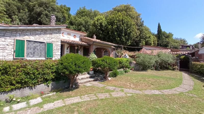 Immagine 9 di Villa in vendita  in via del frate cercatore a Perugia