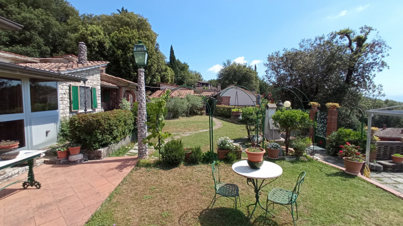 Immagine 11 di Villa in vendita  in via del frate cercatore a Perugia