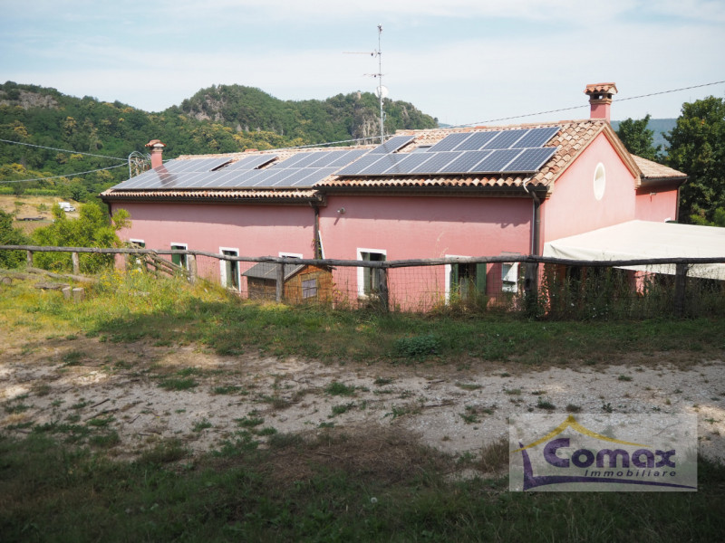 Immagine 4 di Rustico / casale in vendita  in Via G. Marconi a Teolo