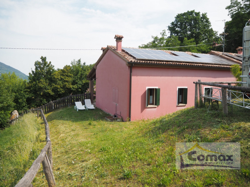 Immagine 5 di Rustico / casale in vendita  in Via G. Marconi a Teolo