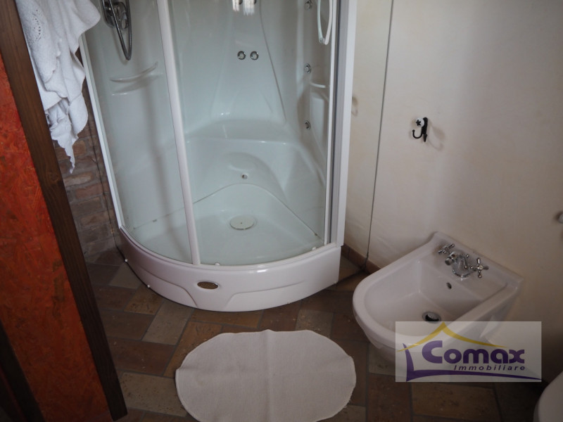 Immagine 10 di Rustico / casale in vendita  in Via G. Marconi a Teolo