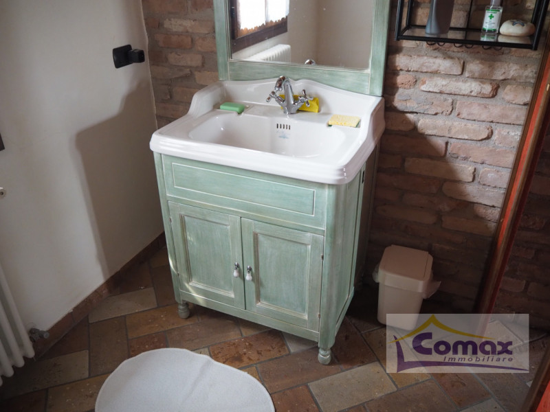 Immagine 11 di Rustico / casale in vendita  in Via G. Marconi a Teolo