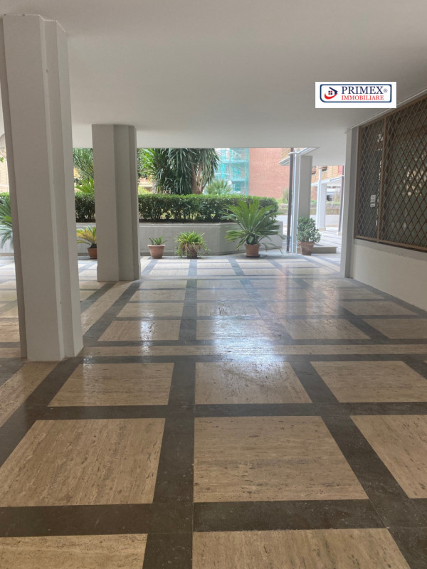 Immagine 3 di Ufficio in affitto  in via benedetto croce a Roma