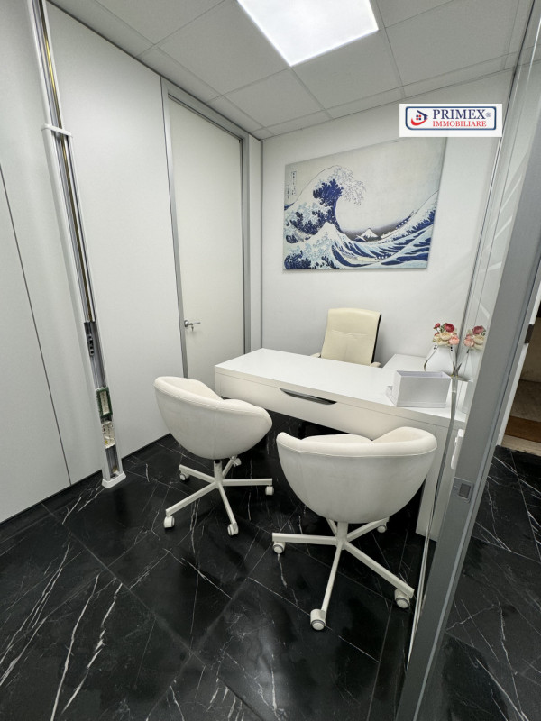 Immagine 5 di Ufficio in affitto  in via benedetto croce a Roma