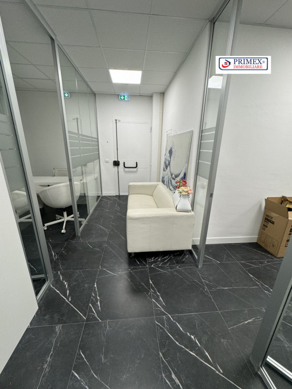 Immagine 8 di Ufficio in affitto  in via benedetto croce a Roma