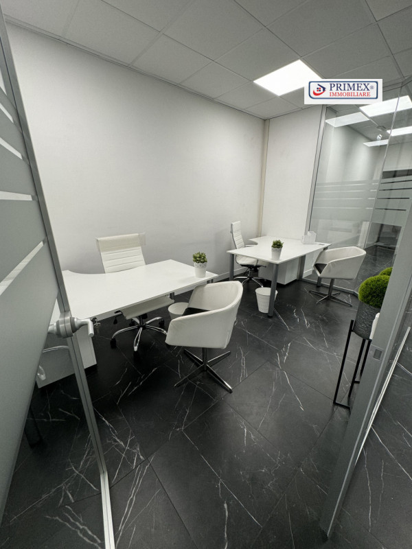 Immagine 11 di Ufficio in affitto  in via benedetto croce a Roma