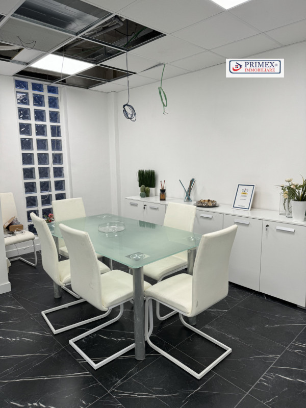 Immagine 24 di Ufficio in affitto  in via benedetto croce a Roma