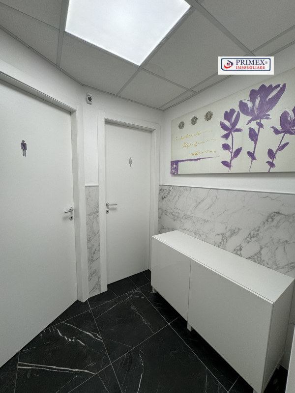 Immagine 28 di Ufficio in affitto  in via benedetto croce a Roma