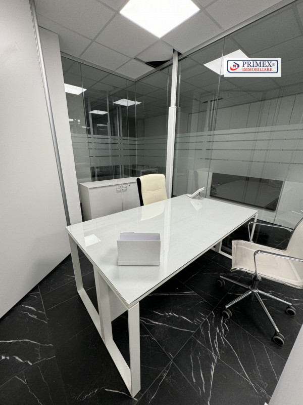 Immagine 29 di Ufficio in affitto  in via benedetto croce a Roma