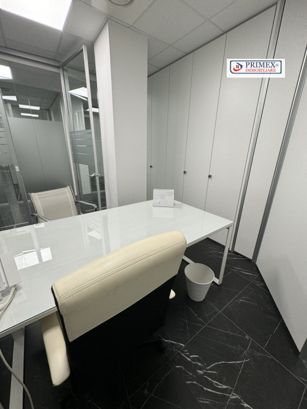 Immagine 30 di Ufficio in affitto  in via benedetto croce a Roma