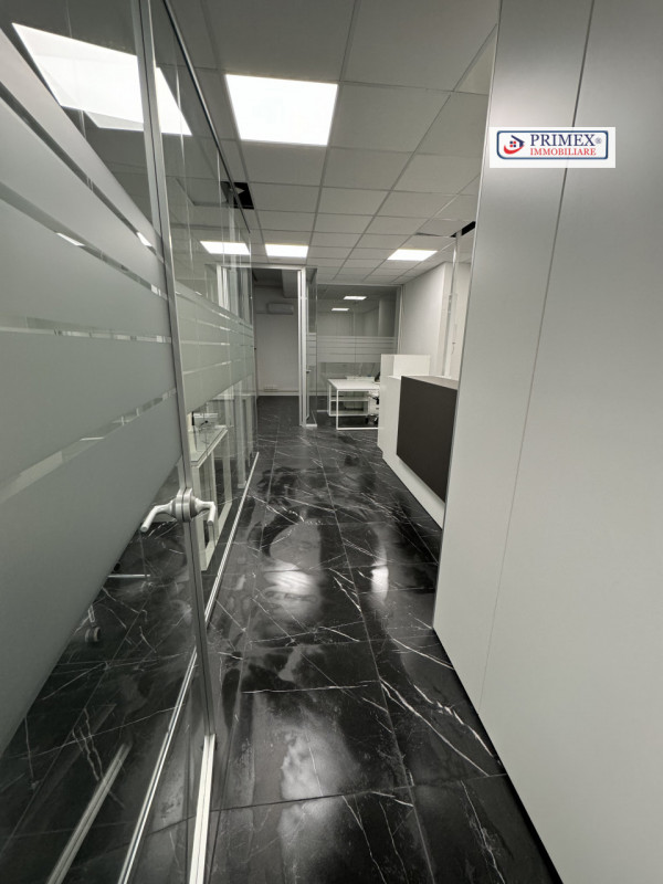 Immagine 33 di Ufficio in affitto  in via benedetto croce a Roma