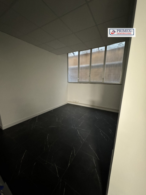 Immagine 34 di Ufficio in affitto  in via benedetto croce a Roma