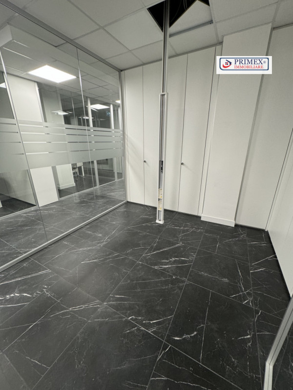 Immagine 35 di Ufficio in affitto  in via benedetto croce a Roma