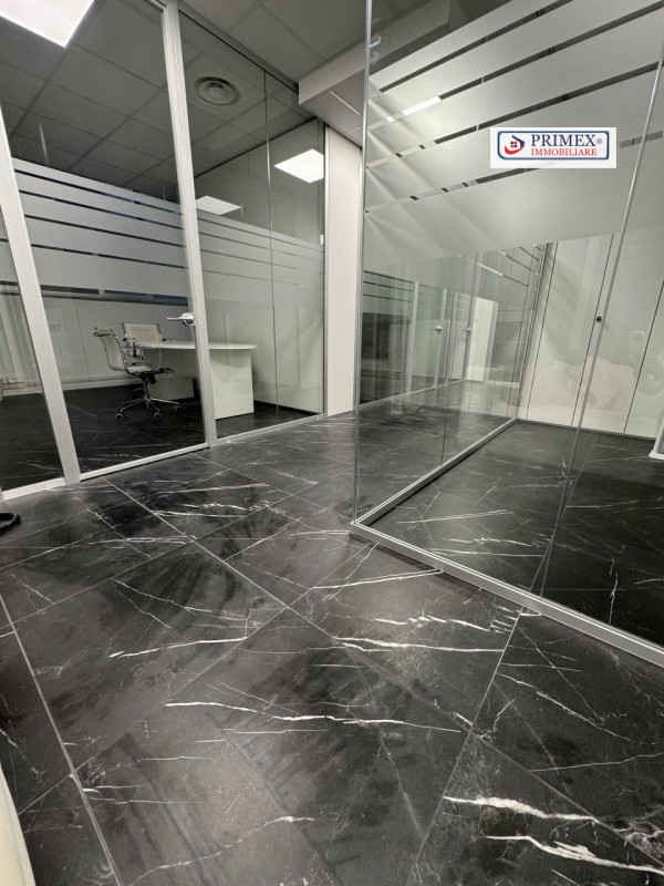 Immagine 36 di Ufficio in affitto  in via benedetto croce a Roma