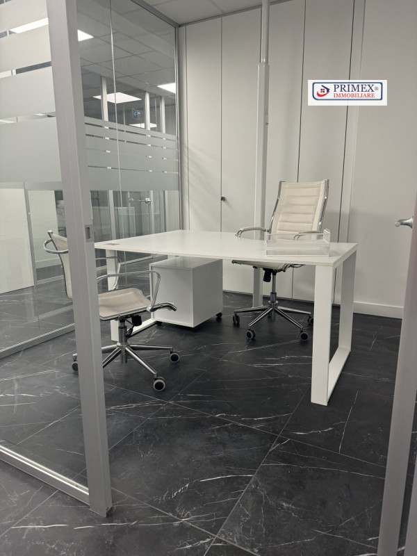 Immagine 42 di Ufficio in affitto  in via benedetto croce a Roma