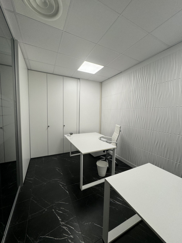 Immagine 47 di Ufficio in affitto  in via benedetto croce a Roma