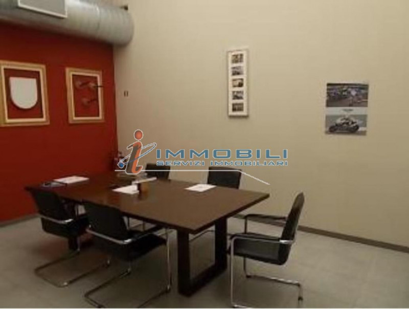 Immagine 3 di Laboratorio in vendita  in VIA GIOIA F. a Villasanta
