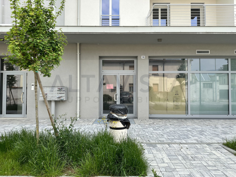 Immagine 2 di Negozio in vendita  in Rezzato Via Cavour a Rezzato