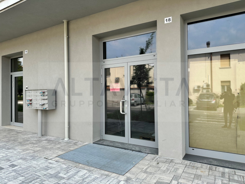 Immagine 3 di Negozio in vendita  in Rezzato Via Cavour a Rezzato