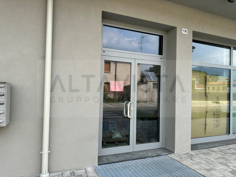Immagine 4 di Negozio in vendita  in Rezzato Via Cavour a Rezzato