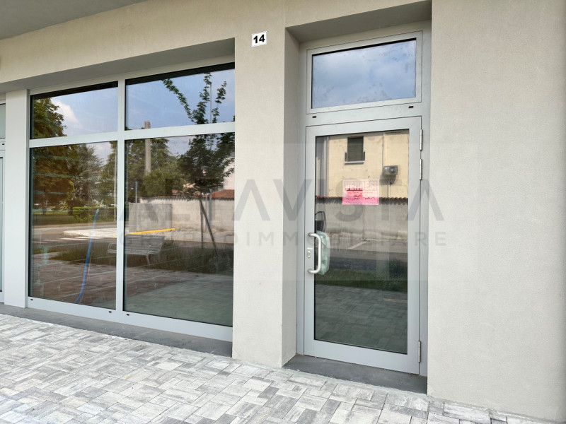 Immagine 5 di Negozio in vendita  in Rezzato Via Cavour a Rezzato