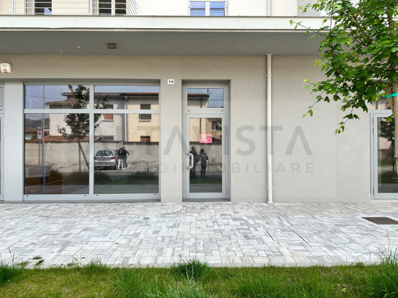 Immagine 6 di Negozio in vendita  in Rezzato Via Cavour a Rezzato