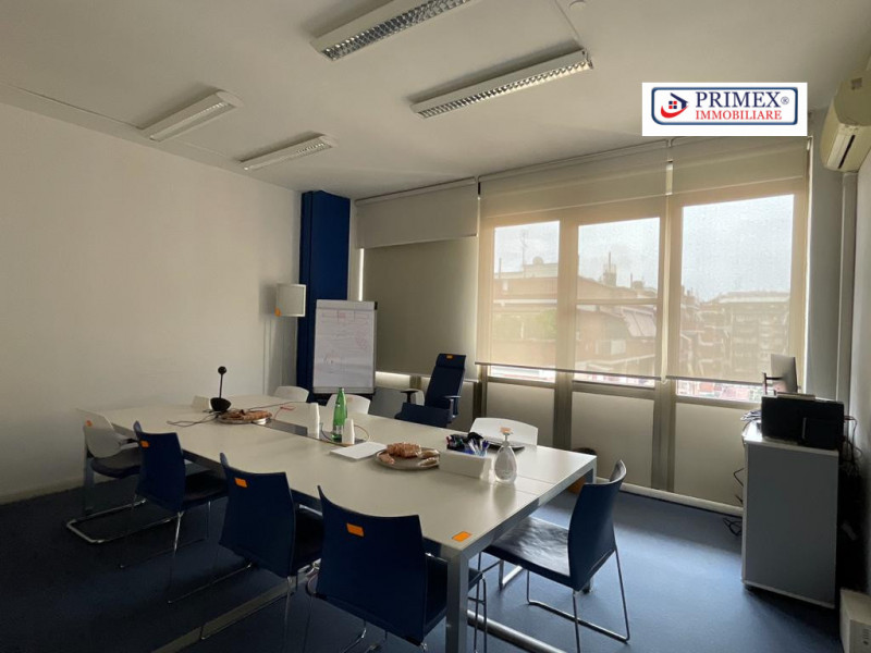 Immagine 2 di Ufficio in affitto  in VIA CORNELIO MAGNI a Roma