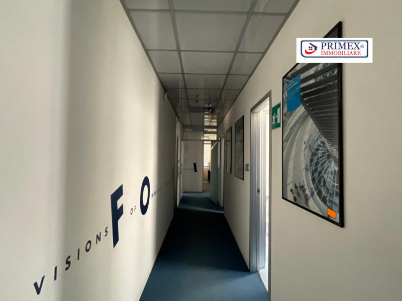 Immagine 10 di Ufficio in affitto  in VIA CORNELIO MAGNI a Roma