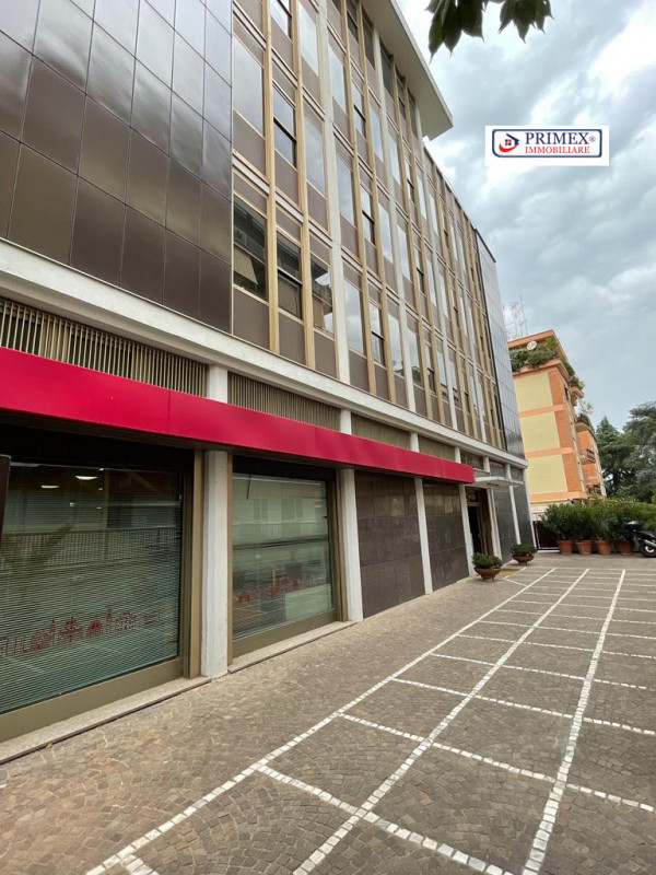 Immagine 13 di Ufficio in affitto  in VIA CORNELIO MAGNI a Roma