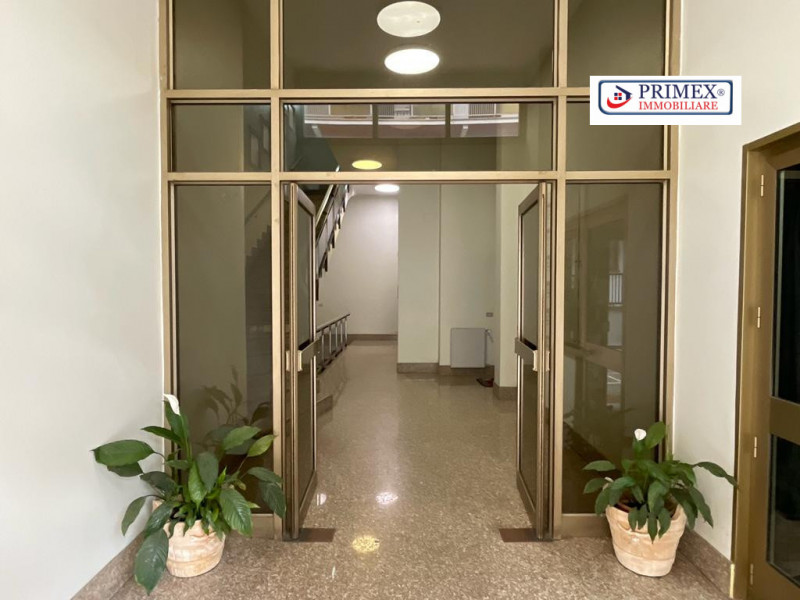 Immagine 14 di Ufficio in affitto  in VIA CORNELIO MAGNI a Roma