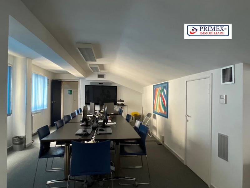 Immagine 2 di Ufficio in affitto  in VIA CORNELIO MAGNI a Roma