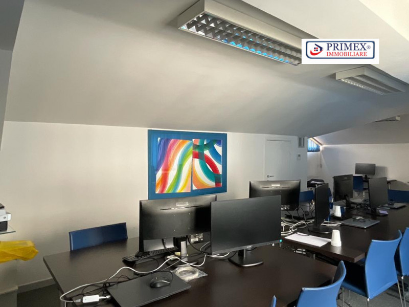 Immagine 3 di Ufficio in affitto  in VIA CORNELIO MAGNI a Roma