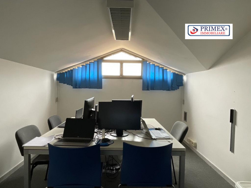 Immagine 4 di Ufficio in affitto  in VIA CORNELIO MAGNI a Roma