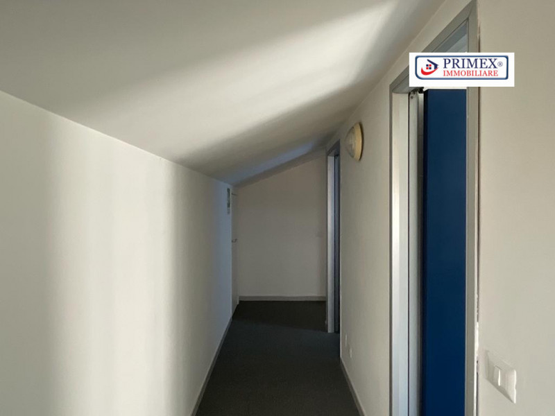 Immagine 6 di Ufficio in affitto  in VIA CORNELIO MAGNI a Roma