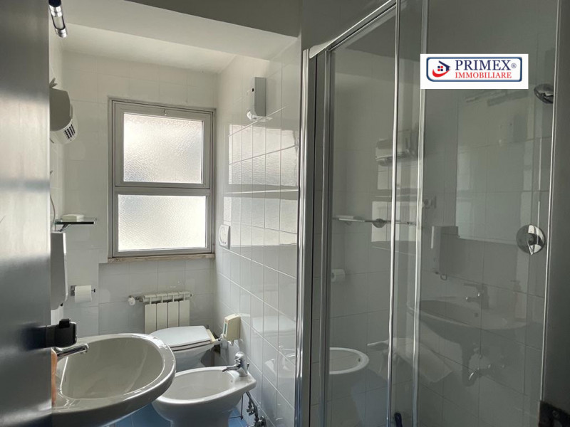 Immagine 13 di Ufficio in affitto  in VIA CORNELIO MAGNI a Roma